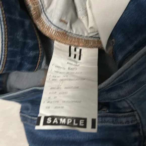 SILVER JEANS CO Raw Hem Denim Shorts ~ NWT - Picture 8 of 10